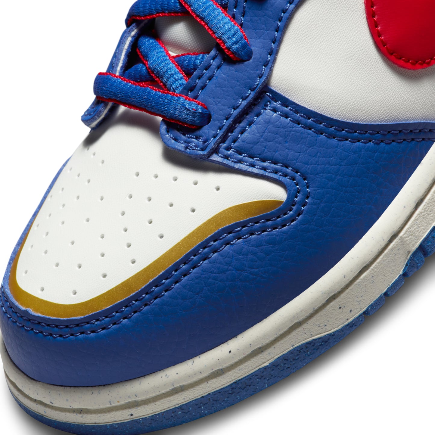 nike dunk superhero
