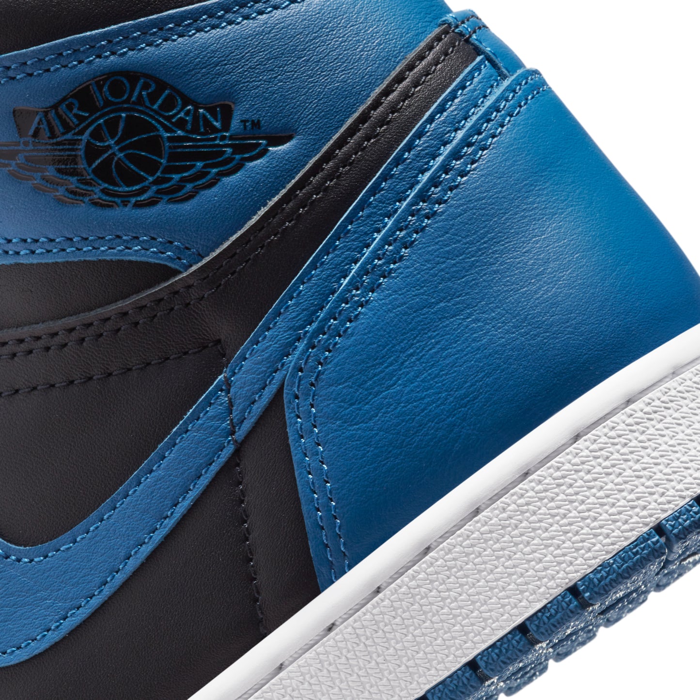 Nike Air Jordan 1 Retro High OG "Dark Marina Blue"