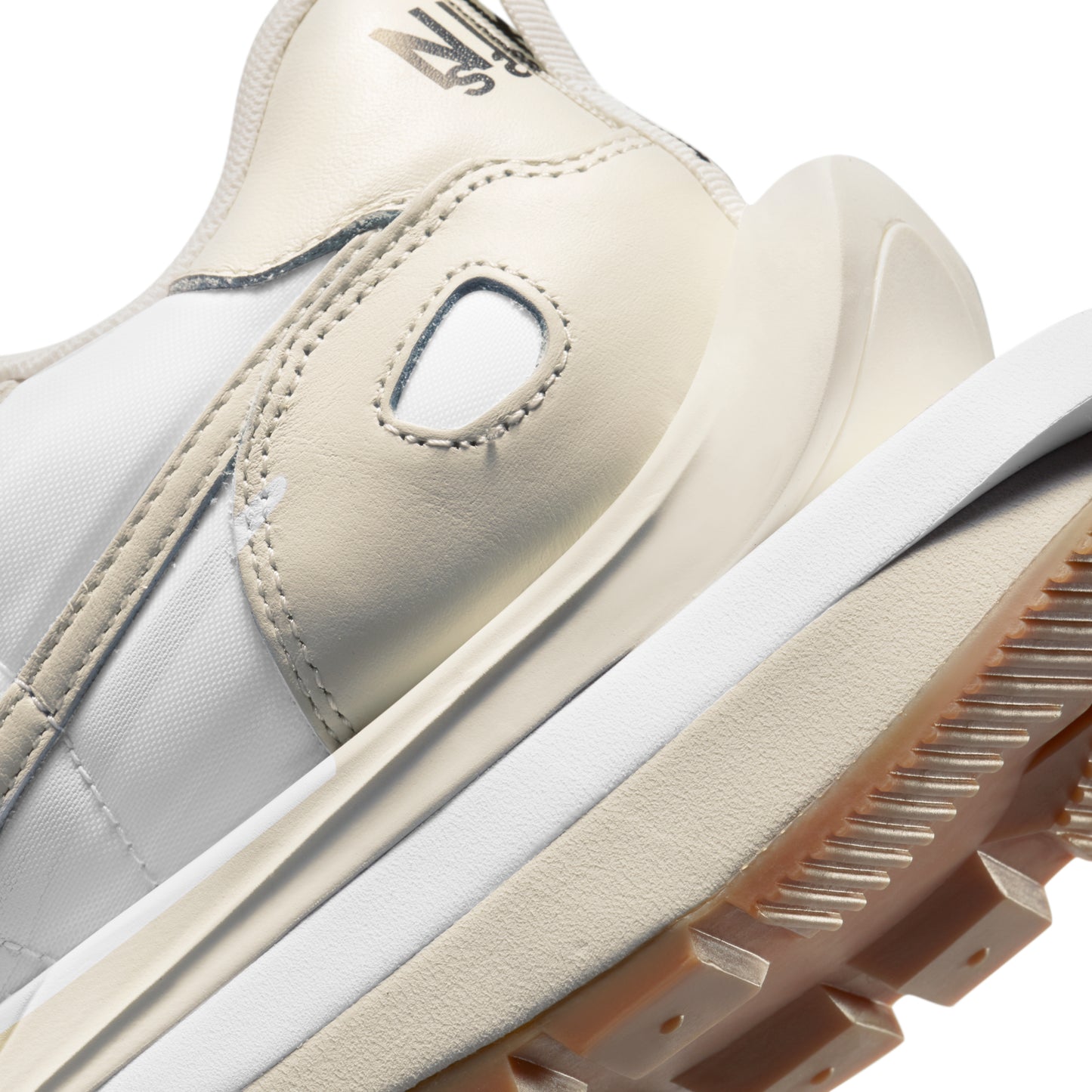 Nike x Sacai Vaporwaffle "Sail Gum"