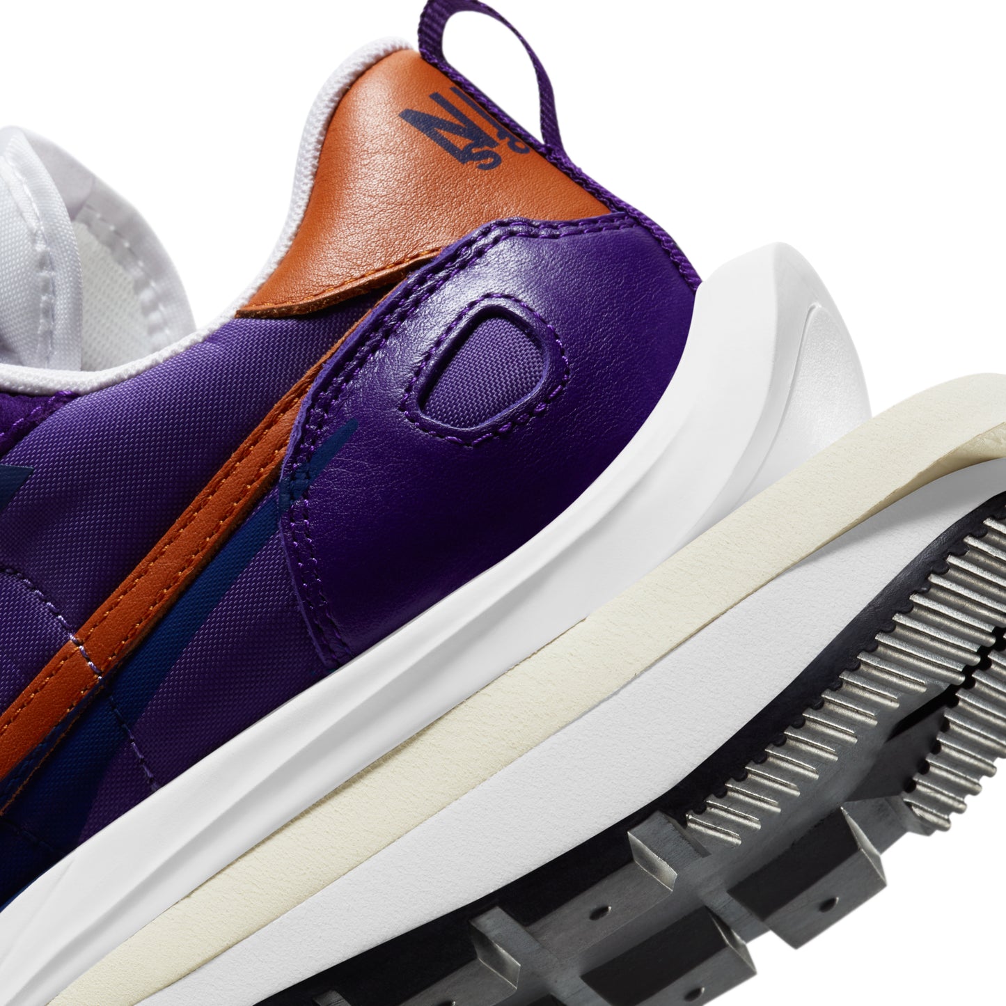 Nike x Sacai Vaporwaffle "Dark Iris"