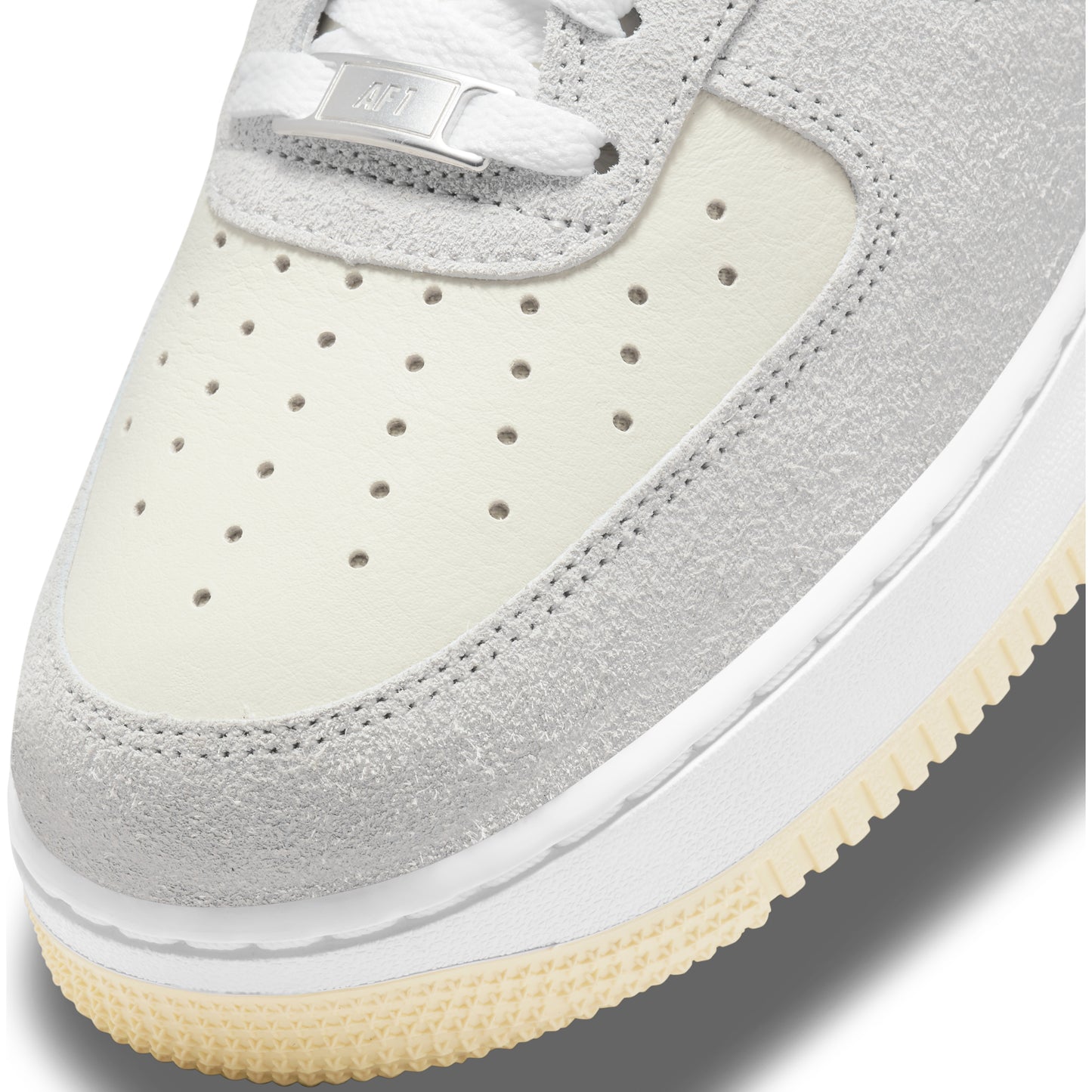 Nike Air Force 1 Low SP Undefeated 5 On It Dunk vs. AF1