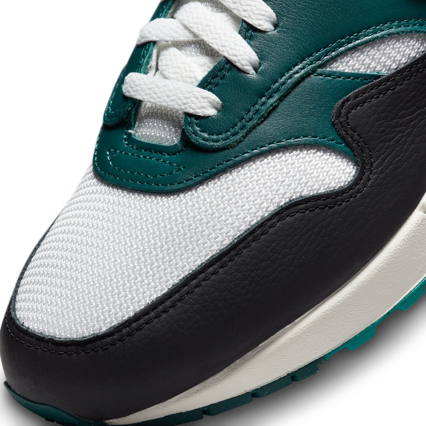 Nike Air Max 1 LeBron James Liverpool F.C.