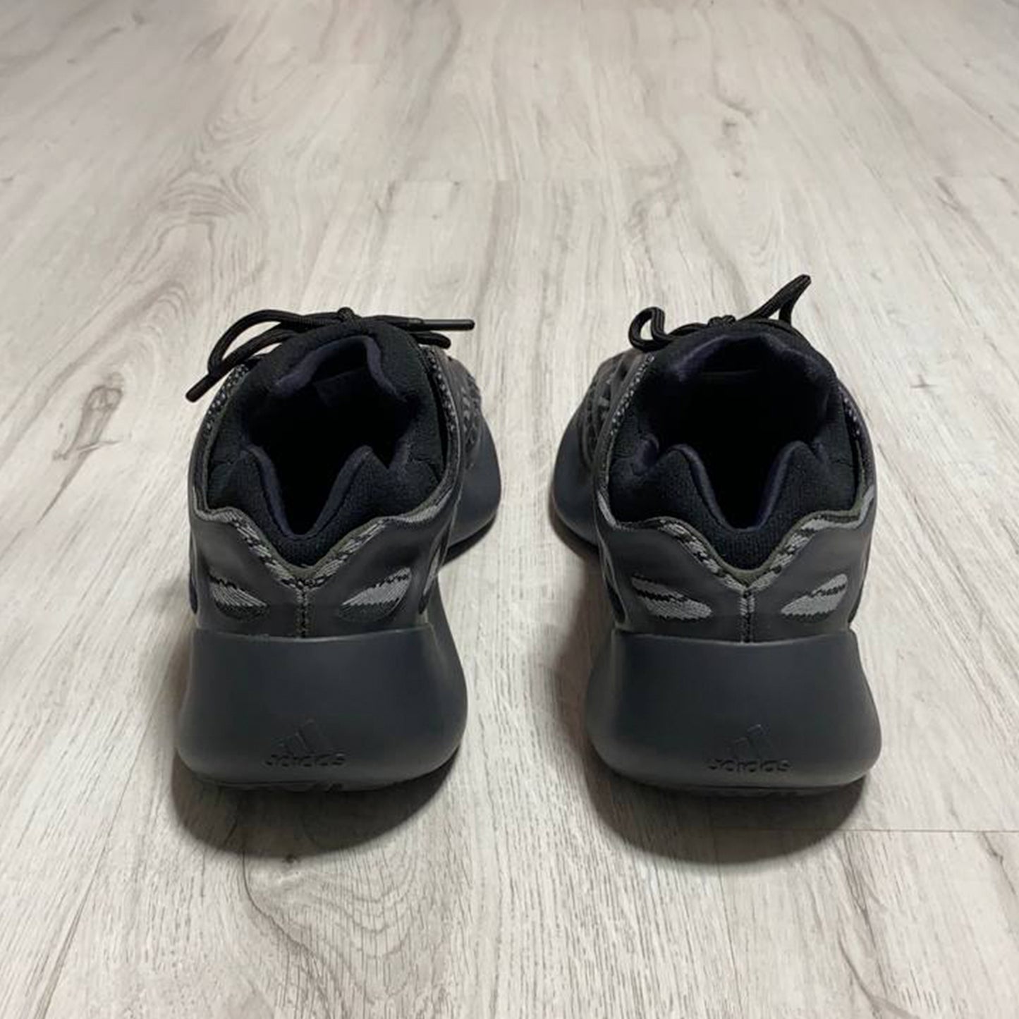 adidas Yeezy 700 V3 Alvah