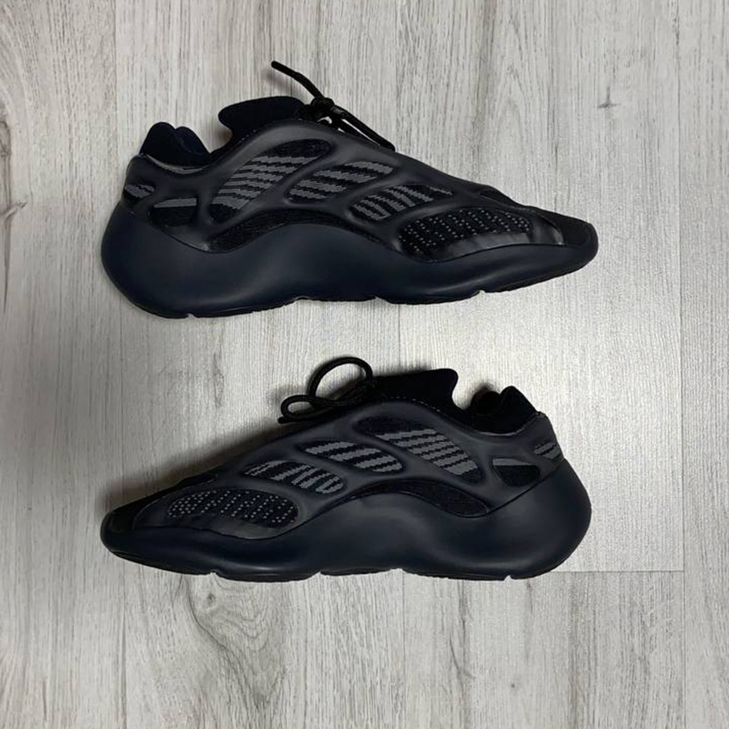 adidas Yeezy 700 V3 Alvah