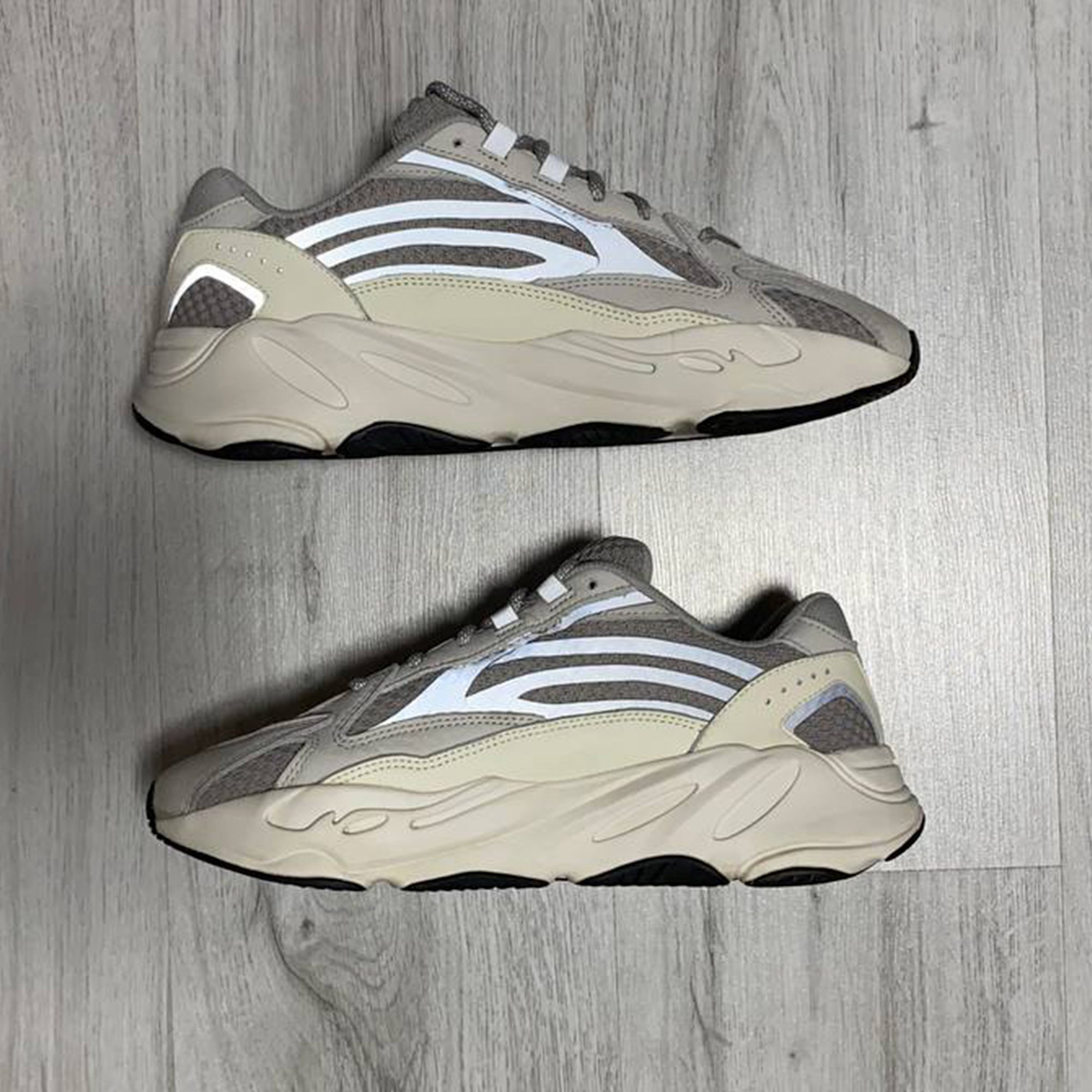 adidas Yeezy Boost 700 V2 Static EF2829 BNIB